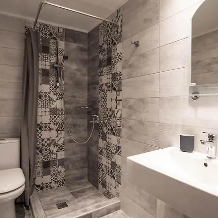 Quintessence Level Suites 펜션 니키티
